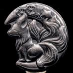 Fijn gedetailleerde zilveren obsidiaan-negenstaartvos op de, Verzamelen