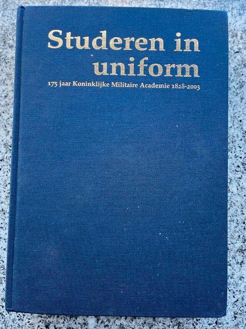 Studeren in uniform (Breda), Boeken, Oorlog en Militair, Landmacht, 1945 tot heden, Gelezen, Verzenden