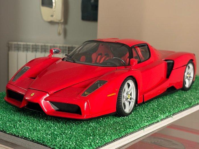 DeAgostini 1:8 - Modelauto - Enzo Ferrari, Hobby en Vrije tijd, Modelauto's | 1:5 tot 1:12