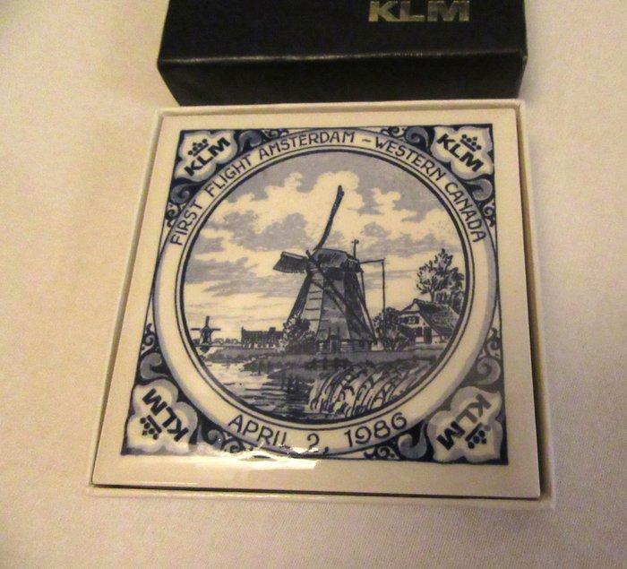 KLM herdenkingstegeltje – First Flight Amsterdam – Western, Antiek en Kunst, Antiek | Wandborden en Tegels