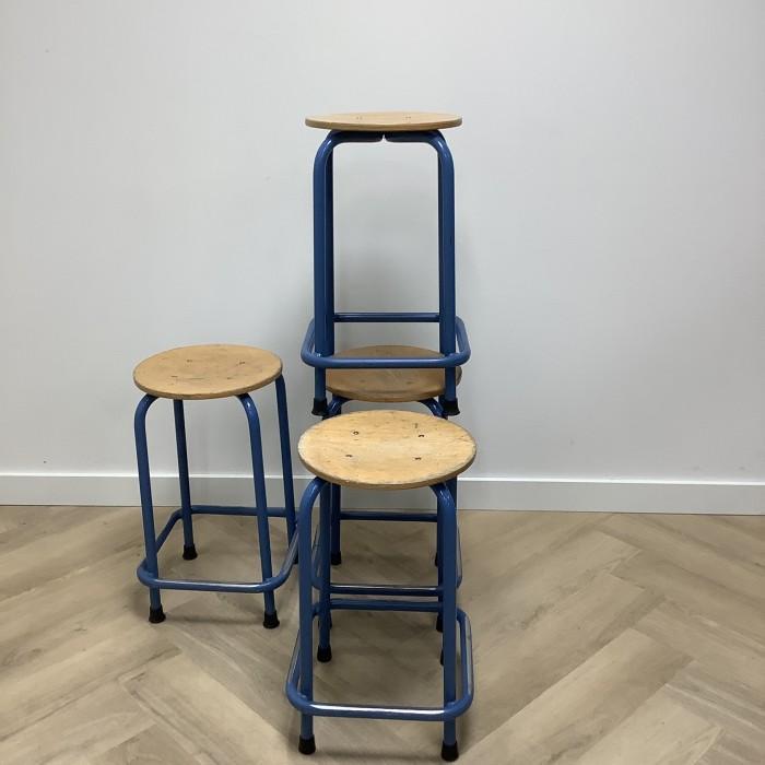 complete set 4x schoolkruk,  zithoogte 55 cm,  beuken -, Huis en Inrichting, Barkrukken, Gebruikt, Hout, Ophalen of Verzenden