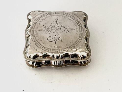 Pillendoosje - .833 zilver - 149 jaar oud doosje., Antiek en Kunst, Antiek | Goud en Zilver