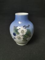 Royal Copenhagen - Vaso a motivo fiori dipinti a mano -, Antiek en Kunst