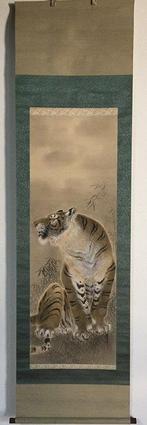 Tiger / Japanese Vintage Hanging Scroll KAKEJIKU / Silk /, Antiek en Kunst