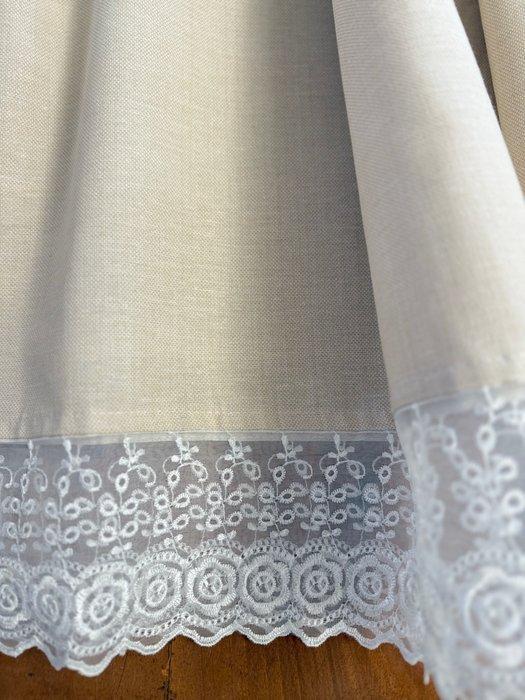 Exclusieve beige canapone stof met een geborduurde kanten, Antiek en Kunst, Antiek | Kleden en Textiel