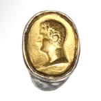 Oud-Romeins Goud, Zilver Ring met intaglio met een buste van