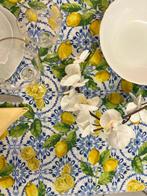 Elegante tafelkleed voor grote tafels. Landelijke sfeer met