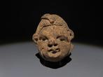 Maya Terracotta Hoofdfiguur. 200-600 n.Chr. Hoogte 6,4 cm.