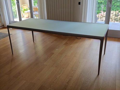 Driade - Philippe Starck - Flat Egg - Eettafel - Kristal,, Antiek en Kunst, Antiek | Meubels | Stoelen en Banken
