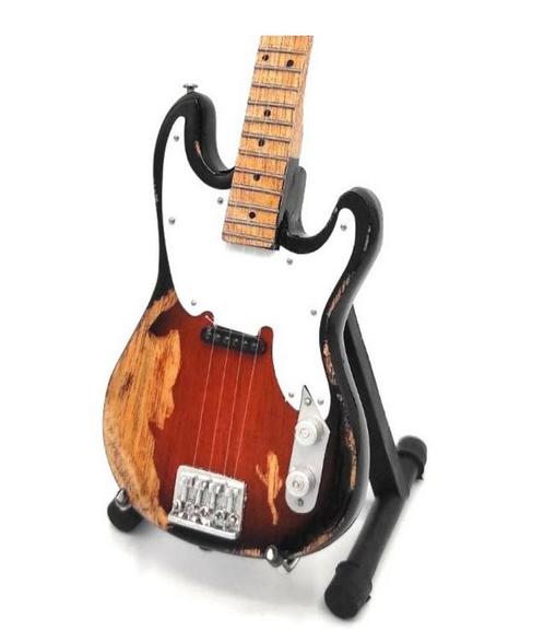 Miniatuur Fender Precision Used Look basgitaar gratis stand., Verzamelen, Muziek, Artiesten en Beroemdheden, Pop, Beeldje of Miniatuur