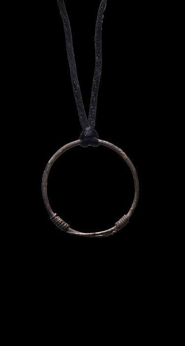 Viking periode Zilver Zeer mooie ringhanger met gedraaide, Sieraden, Tassen en Uiterlijk, Antieke sieraden