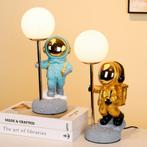 Cozella® Astronaut Lamp USB Bureaulamp - Tafellamp -, Huis en Inrichting, Lampen | Tafellampen, Ophalen of Verzenden, Zo goed als nieuw