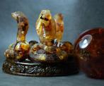 3 Baltische Amber Cobra Slangen die een Amber Bal vasthouden, Verzamelen, Dierenverzamelingen, Nieuw