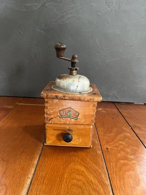 Koffiemolen (2) - Aardewerk, Hout - Koffiemolens, Antiek en Kunst, Antiek | Keukenbenodigdheden
