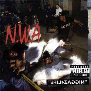 cd - N.W.A - Efil4zaggin / 100 Miles And Runnin, Cd's en Dvd's, Cd's | Overige Cd's, Zo goed als nieuw, Verzenden