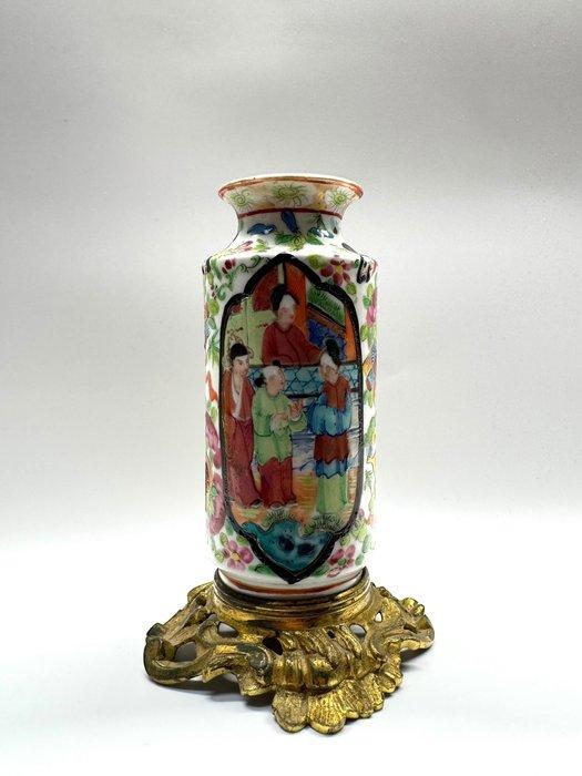 Vaas - Porselein, Messing - China - Qing Dynastie, Antiek en Kunst, Antiek | Overige Antiek