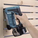 Makita DST221RTJ Accu nietmachine | 18v 5.0Ah Li-ion, Verzenden, Zo goed als nieuw