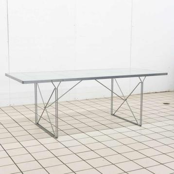 Industriële Eettafel Moment door Niels Gammelgaard voor Ik beschikbaar voor biedingen