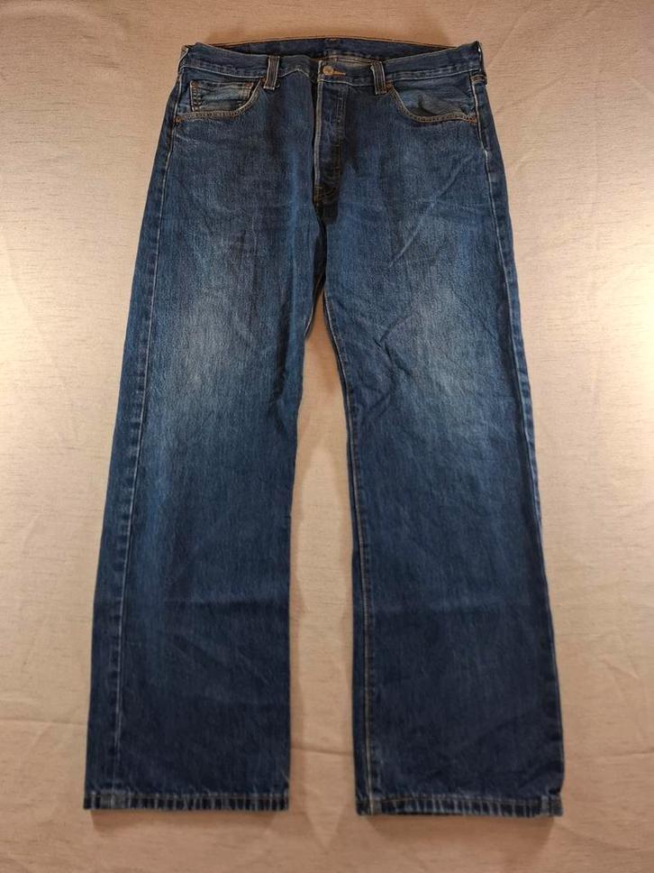Vintage Levis 501 jeans in maat 36/30, blauw, Kleding | Heren, Spijkerbroeken en Jeans, Blauw, Zo goed als nieuw, W36 - W38 (confectie 52/54)