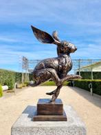 Beeldje - rennende haas - Brons