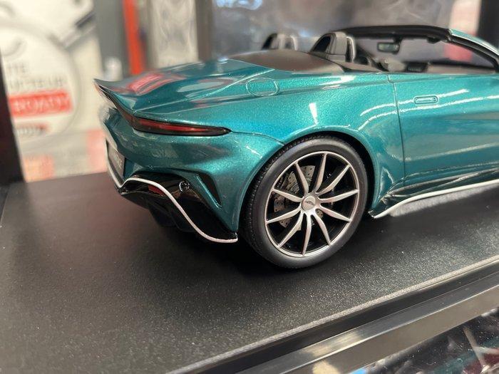 GT Spirit 1:18 - Modelauto - Aston Martin V12 - Beperkte, Hobby en Vrije tijd, Modelauto's | 1:5 tot 1:12