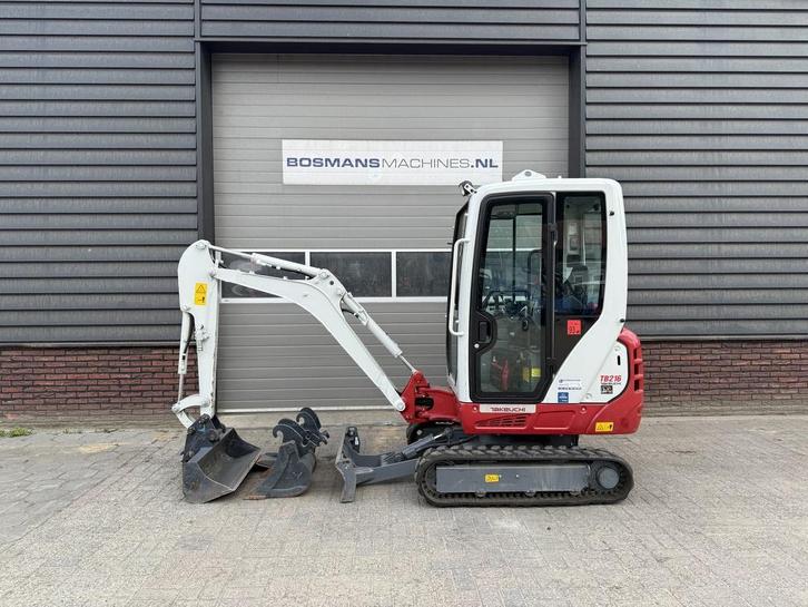 Takeuchi TB216 minigraver BJ 2024 140 uur, Zakelijke goederen, Machines en Bouw | Kranen en Graafmachines, Graafmachine, Ophalen