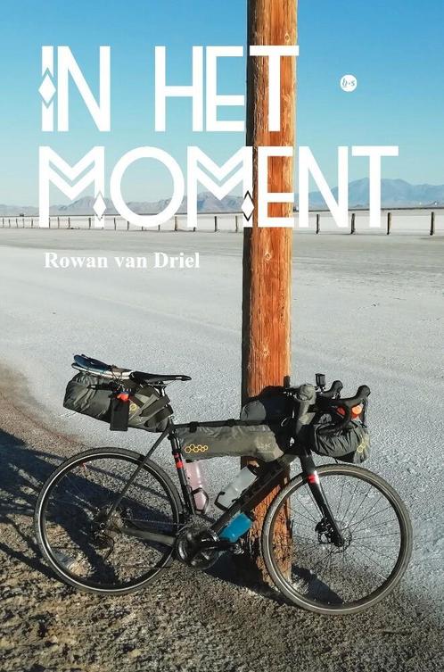 In het moment 9789464680195 Rowan van Driel, Boeken, Reisverhalen, Zo goed als nieuw, Verzenden