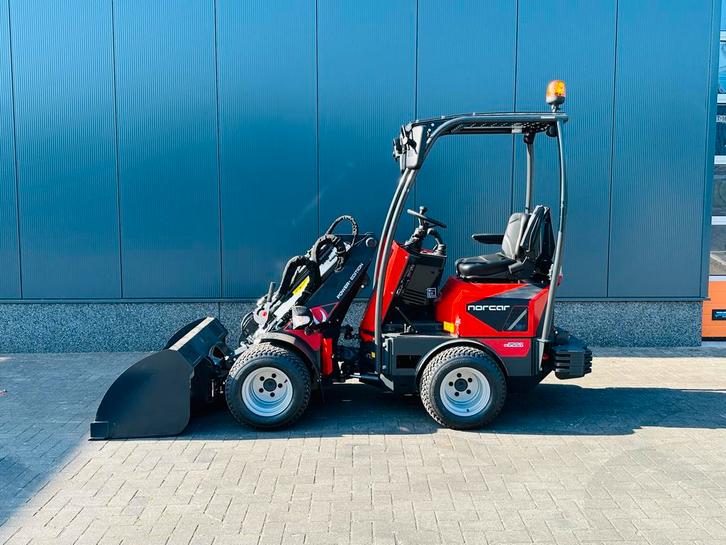 Norcar A6226 minishovel (Voorraad Grondverzet), Zakelijke goederen, Machines en Bouw | Kranen en Graafmachines, Ophalen of Verzenden