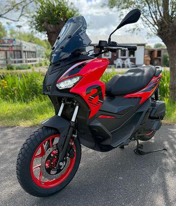 Aprilia SR GT 200 Sport Red Raceway beschikbaar voor biedingen