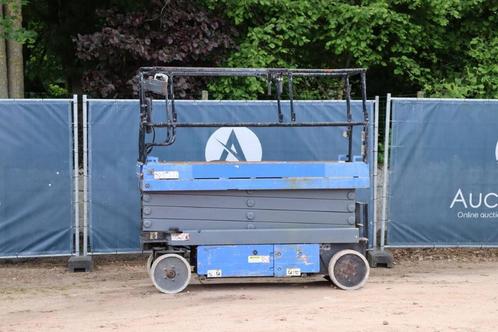 Veiling: Schaarlift Aichi SV08CNL Elektrisch 9.77m, Zakelijke goederen, Machines en Bouw | Liften, Steigers en Ladders, Ophalen