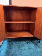Kabinet - Hout - Drie vintage kabinets op zwarte metalen pot