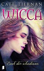 Boek der schaduwen / Wicca / 1 9789022561171 Cate Tiernan, Verzenden, Zo goed als nieuw, Cate Tiernan