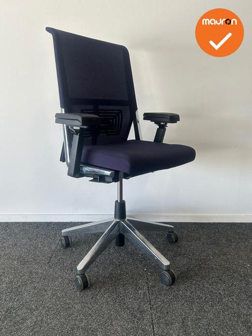 Haworth Comforto 59 - Paarse stoffering - Chrome voetkruis, Zakelijke goederen, Kantoor en Winkelinrichting | Kantoormeubilair en Inrichting