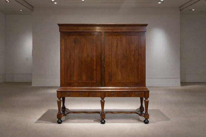 Kast op een standaard - Kruispootkabinet, Dutch barok, Antiek en Kunst, Antiek | Overige Antiek