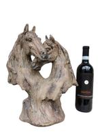 Beeldje - Cuddling horses - Composiet, Antiek en Kunst