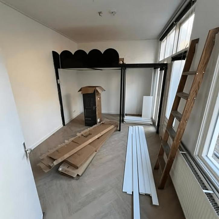 Studio met hoogslaper, gemeubileerd en gestoffeerd..., Huizen en Kamers, Kamers te huur, 20 tot 35 m², Tilburg