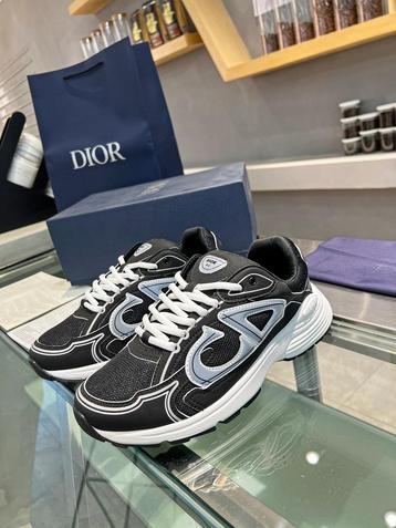 Dior B30 | Black beschikbaar voor biedingen