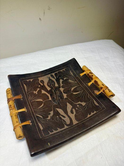 Schaal - Indonesische gesneden schaal met hagedisdecor, Antiek en Kunst, Curiosa en Brocante