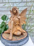 Beeld, metal statue of a sitting fairy - 23 cm - Gietijzer, Antiek en Kunst