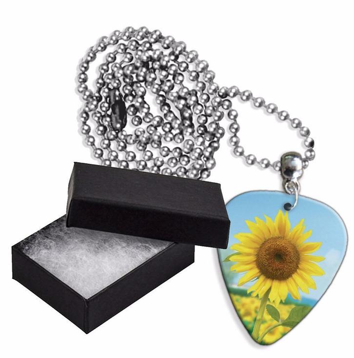 Aluminium plectrum ketting met afbeelding van een Zonnebloem, Verzamelen, Overige Verzamelen, Nieuw, Ophalen of Verzenden