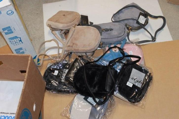 Partij tassen mix geleverd   12 stuks  in ds 6, Diversen, Rommelmarktspullen