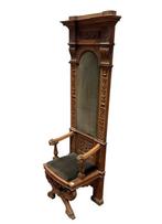 Stoel - Walnoot - Houten troon met houtsnijwerk - Hoogte: