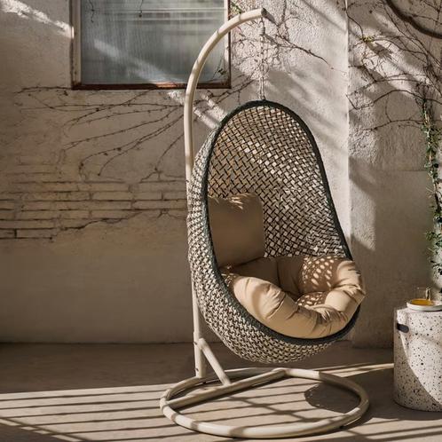*WOONWINKEL* Kave Home Cira Hangende Tuinstoel Wicker Groen, Tuin en Terras, Tuinsets en Loungesets, Nieuw, Rotan, Verzenden