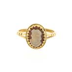 Vintage gouden ring met camee (klassiek, geelgoud), Gebruikt, Overige kleuren, Ophalen of Verzenden, 17 tot 18
