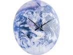 Karlsson Earth - Wandklok - Spiegelglas - Ø60cm - Blauw, Huis en Inrichting, Verzenden, Zo goed als nieuw