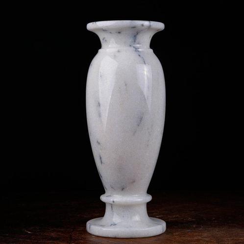 Elegante vaas in wit marmer van Ibiza. - Hoogte: 255 mm -, Verzamelen, Mineralen en Fossielen