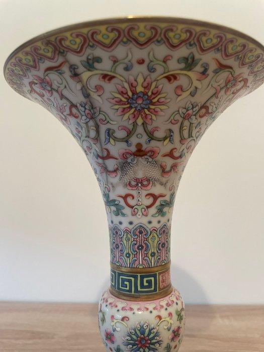 Vaas - Porselein - China - Bajixiang altaarvaas (Gu), Antiek en Kunst, Antiek | Overige Antiek