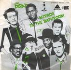 vinyl single 7 inch - The Beat - Mirror In The Bathroom, Verzenden, Zo goed als nieuw