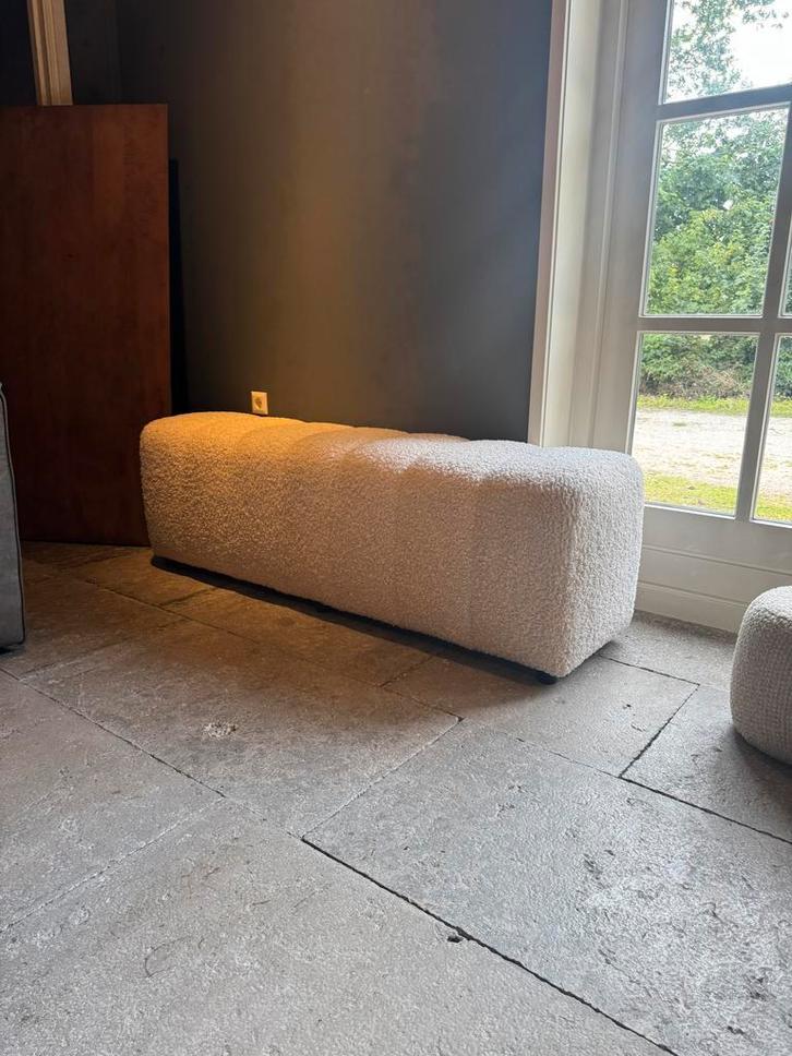 Bouclé Eetkamerbankje – Showroommodel NU €299,- (van €649,-!, Huis en Inrichting, Banken | Voetenbanken en Poefen, 50 tot 75 cm