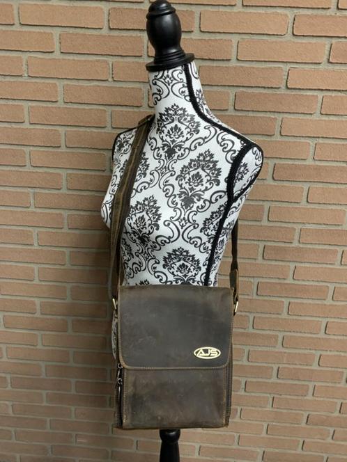 VINTAGE SCHOUDERTAS LEER/ CROSBODY BAG 100% leer, Auto-onderdelen, Overige Auto-onderdelen, Nieuw, Ophalen of Verzenden
